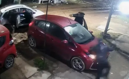 Policía mató a un delincuente cuando intentaron robarle el auto